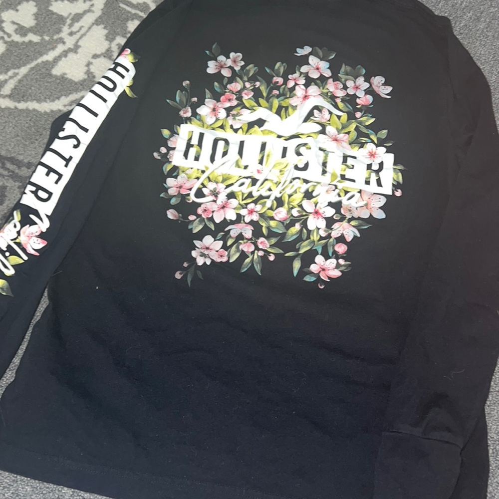 Hollister size med long sleeve t shirt